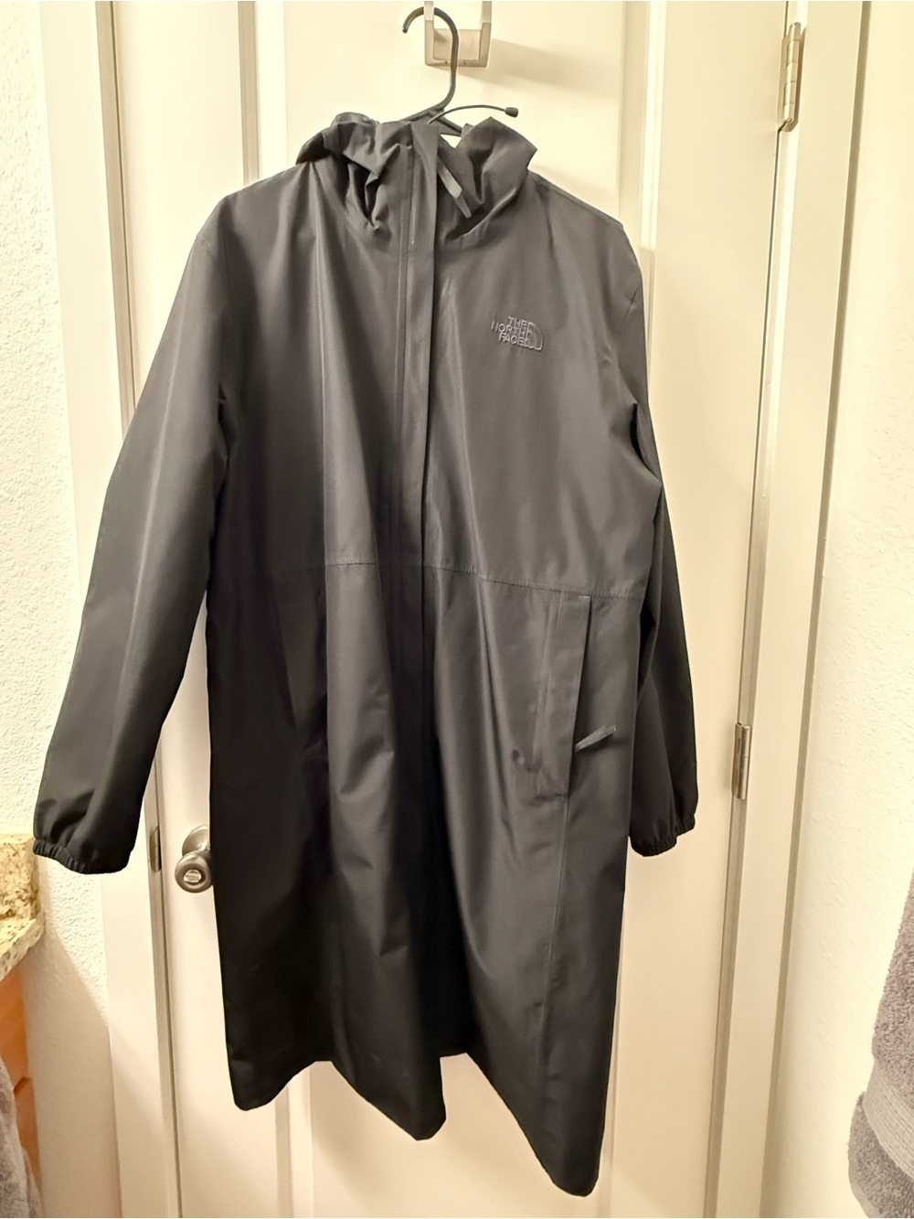 The North Face Women’s Black Long Hooded Rain Coat Jacket Size L